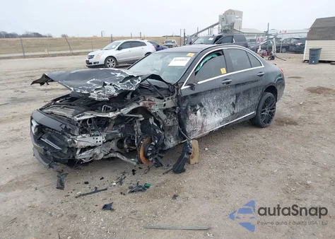 2015 Mercedes-Benz C 300 4Matic из США, поврежденный, VIN 55SWF4KB7FU038428